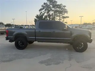 Ford F-250 Super Duty 2017 4x4 Lariat 4dr Crew Cab 6.8 ft. SB Pickup
