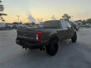 Ford F-250 Super Duty 2017 4x4 Lariat 4dr Crew Cab 6.8 ft. SB Pickup