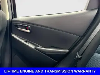 Toyota Yaris 2020 LE 4p Sedan 6M