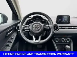Toyota Yaris 2020 LE 4p Sedan 6M