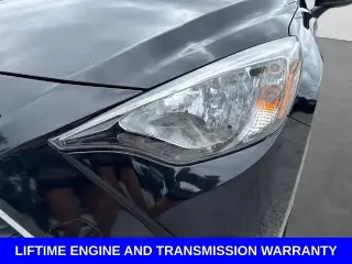Toyota Yaris 2020 LE 4p Sedan 6M