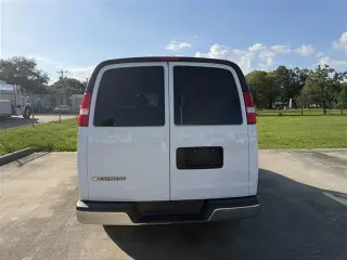 Chevrolet Express 2021 LT 2500 Furgoneta de Pasajeros de 3 puertas