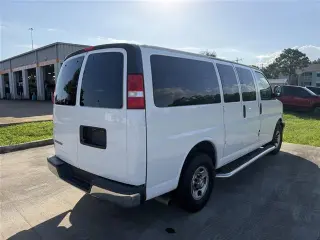 Chevrolet Express 2021 LT 2500 Furgoneta de Pasajeros de 3 puertas