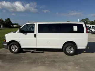 Chevrolet Express 2021 LT 2500 Furgoneta de Pasajeros de 3 puertas
