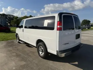 Chevrolet Express 2021 LT 2500 Furgoneta de Pasajeros de 3 puertas