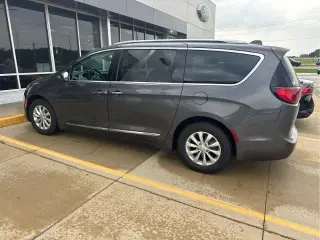 Chrysler Pacifica 2018 Touring L Plus 4dr Mini-Van