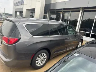 Chrysler Pacifica 2018 Touring L Plus 4dr Mini-Van