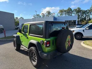 Jeep Wrangler 2018 4x4 Sport 2dr SUV (lanzamiento medio del año)