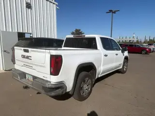 GMC Sierra 1500 2025 4x2 SLT 4dr Cabina de tripulación 5.8 ft. CB