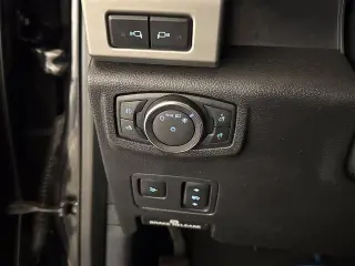 Ford F-250 Super Duty 2019 4x4 Lariat 4dr Crew Cab 6.8 ft. SB Pickup