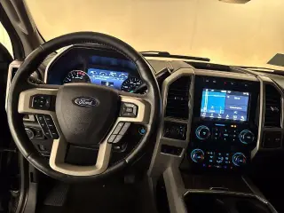 Ford F-250 Super Duty 2019 4x4 Lariat 4dr Crew Cab 6.8 ft. SB Pickup