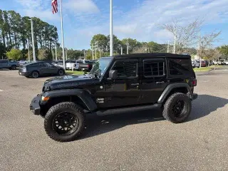 Jeep Wrangler Unlimited 2018 4x4 Sport 4p SUV (lanzamiento medio del año)