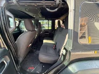 Jeep Wrangler Unlimited 2018 4x4 Sport 4p SUV (lanzamiento medio del año)