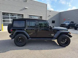 Jeep Wrangler Unlimited 2018 4x4 Sport 4p SUV (lanzamiento medio del año)