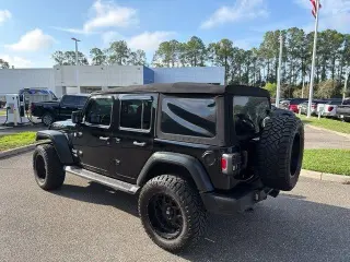 Jeep Wrangler Unlimited 2018 4x4 Sport 4p SUV (lanzamiento medio del año)