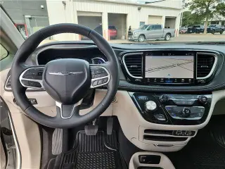 Chrysler Pacifica Plug-In Hybrid 2024 Select 4p Minivan