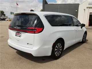 Chrysler Pacifica Plug-In Hybrid 2024 Select 4p Minivan