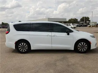 Chrysler Pacifica Plug-In Hybrid 2024 Select 4p Minivan