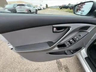 Hyundai ELANTRA 2016 SE 4p Sedan 6M