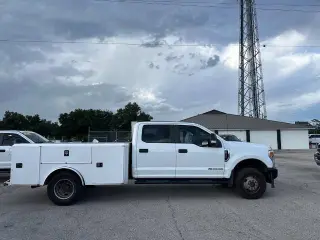 Ford F-350 Super Duty 2022 4x4 Lariat 4dr Crew Cab 179 in. WB DRW Chasis