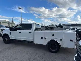 Ford F-350 Super Duty 2022 4x4 Lariat 4dr Crew Cab 179 in. WB DRW Chasis