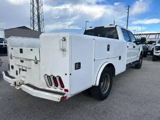 Ford F-350 Super Duty 2022 4x4 Lariat 4dr Crew Cab 179 in. WB DRW Chasis