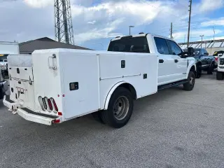 Ford F-350 Super Duty 2022 4x4 Lariat 4dr Crew Cab 179 in. WB DRW Chasis