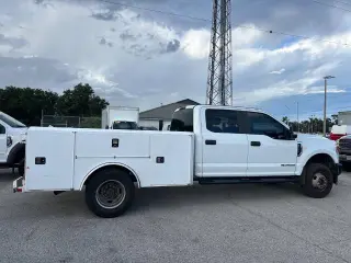 Ford F-350 Super Duty 2022 4x4 Lariat 4dr Crew Cab 179 in. WB DRW Chasis