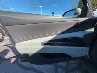 Hyundai ELANTRA Híbrido 2025 Limitada Sedán 4p