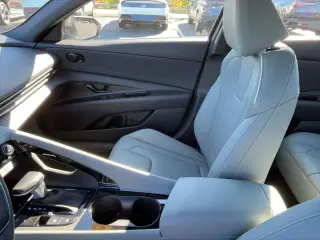 Hyundai ELANTRA Híbrido 2025 Limitada Sedán 4p