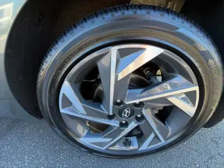 Hyundai ELANTRA Híbrido 2025 Limitada Sedán 4p