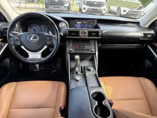 Lexus IS 300 2020 4dr Sedán