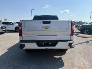Chevrolet Silverado 1500 Limited 2022 4x4 Custom 4dr Crew Cab con 5.8 ft. SB