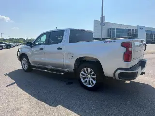 Chevrolet Silverado 1500 Limited 2022 4x4 Custom 4dr Crew Cab con 5.8 ft. SB
