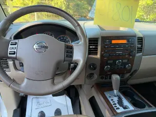 Nissan Titan 2010 4x4 LE 4dr Crew Cab Pickup de 2 puertas