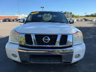 Nissan Titan 2010 4x4 LE 4dr Crew Cab Pickup de 2 puertas