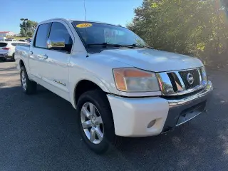 Nissan Titan 2010 4x4 LE 4dr Crew Cab Pickup de 2 puertas