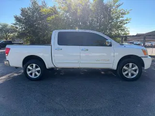 Nissan Titan 2010 4x4 LE 4dr Crew Cab Pickup de 2 puertas