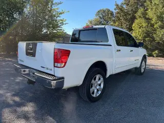 Nissan Titan 2010 4x4 LE 4dr Crew Cab Pickup de 2 puertas