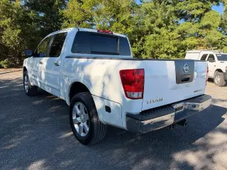 Nissan Titan 2010 4x4 LE 4dr Crew Cab Pickup de 2 puertas