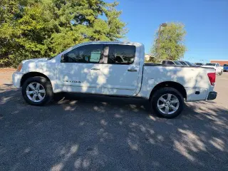 Nissan Titan 2010 4x4 LE 4dr Crew Cab Pickup de 2 puertas