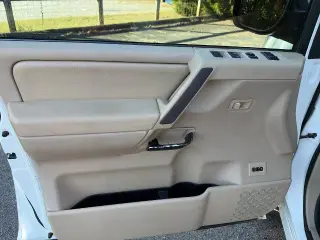 Nissan Titan 2010 4x4 LE 4dr Crew Cab Pickup de 2 puertas