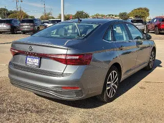Volkswagen Jetta 2025 SE Sedán 4 puertas