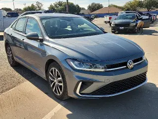 Volkswagen Jetta 2025 SE Sedán 4 puertas