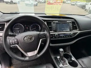 Toyota Highlander 2019 con tracción en las cuatro ruedas SE 4dr SUV