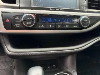 Toyota Highlander 2019 con tracción en las cuatro ruedas SE 4dr SUV