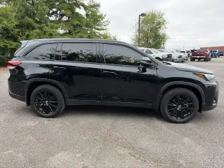 Toyota Highlander 2019 con tracción en las cuatro ruedas SE 4dr SUV