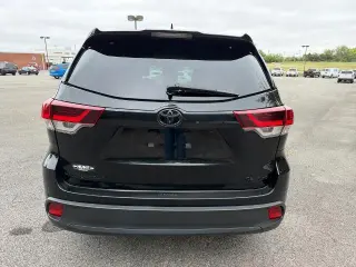 Toyota Highlander 2019 con tracción en las cuatro ruedas SE 4dr SUV