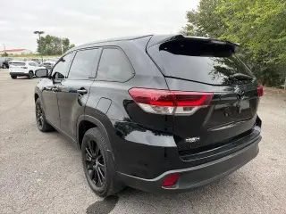 Toyota Highlander 2019 con tracción en las cuatro ruedas SE 4dr SUV