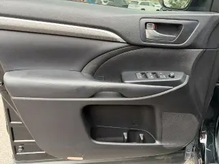 Toyota Highlander 2019 con tracción en las cuatro ruedas SE 4dr SUV